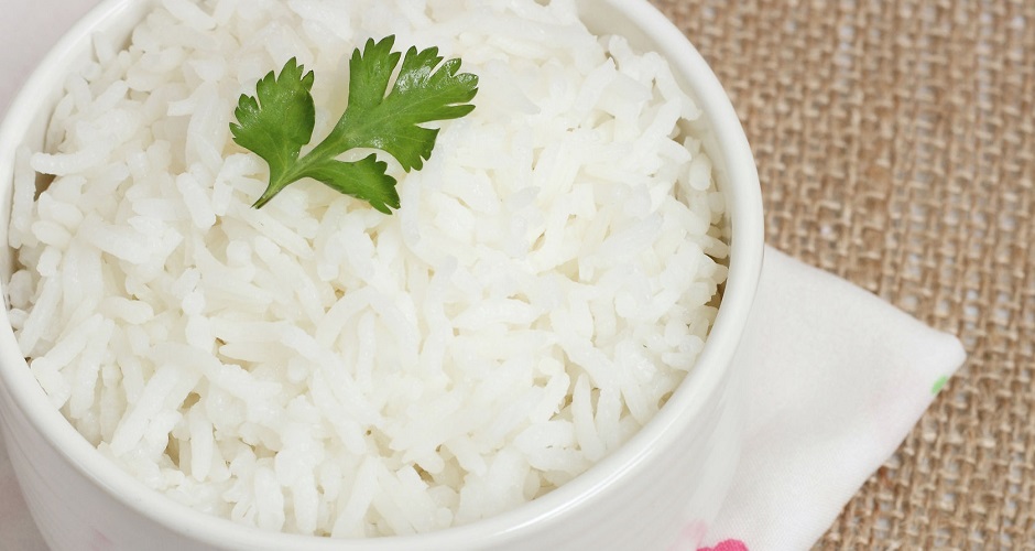 50052831 - cooked rice. jasmine rice. cooked jasmine rice and jasmine rice grain. cooked rice in bowl on jute cloth