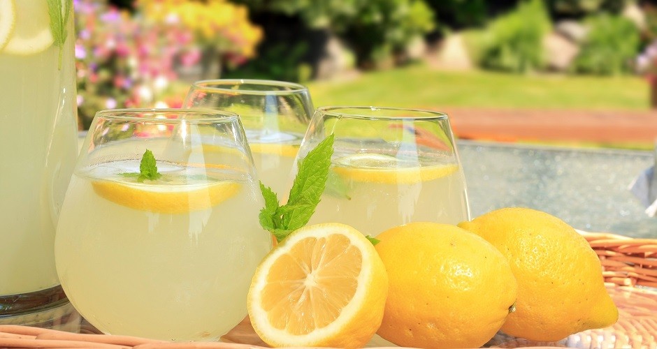 7231096 - freshly squeezed lemonade.