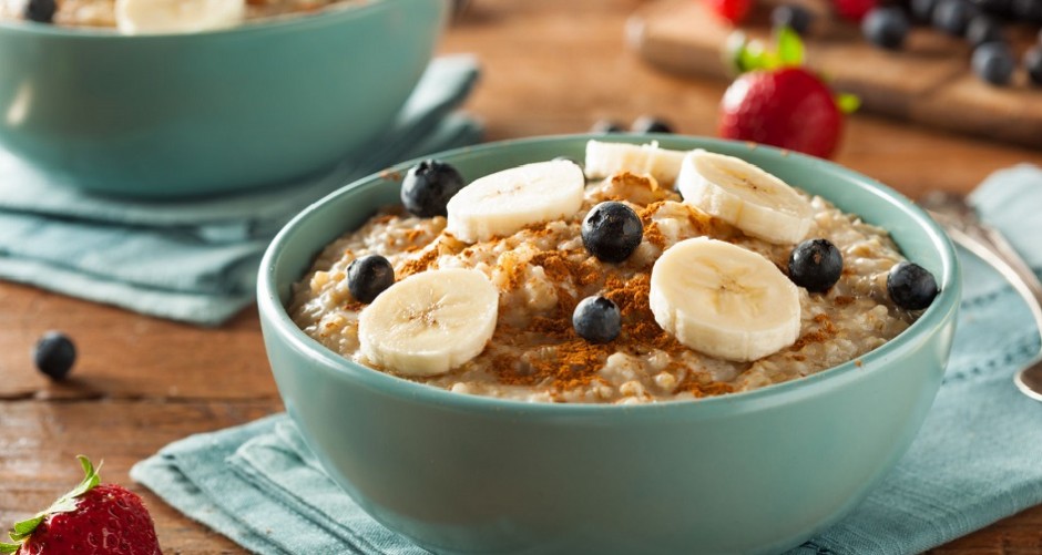38372477 - homemade healthy steel cut oatmeal with fruit and cinnamon