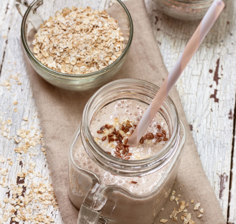 40493332 - smoothies with  oatmeal,  flax seeds in glass jars on a wooden background